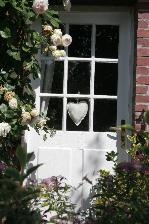 Chambre Meublee "La Roseliere" Sainte-Colombe  Exterior photo